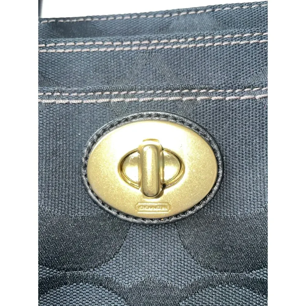 Vintage Coach Hamptons Signature Madeline Purse - Style #11557